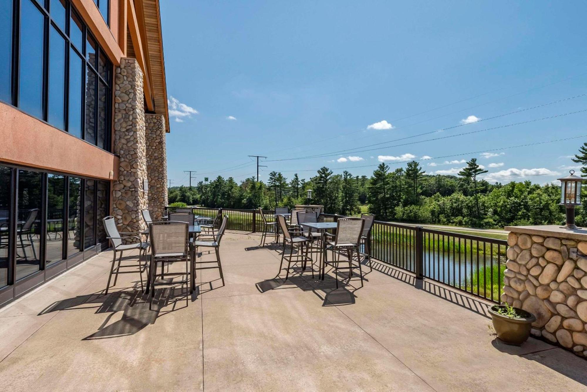 Three Bears Resort Waterpark Near Tomah Ascend Collection Warrens Экстерьер фото