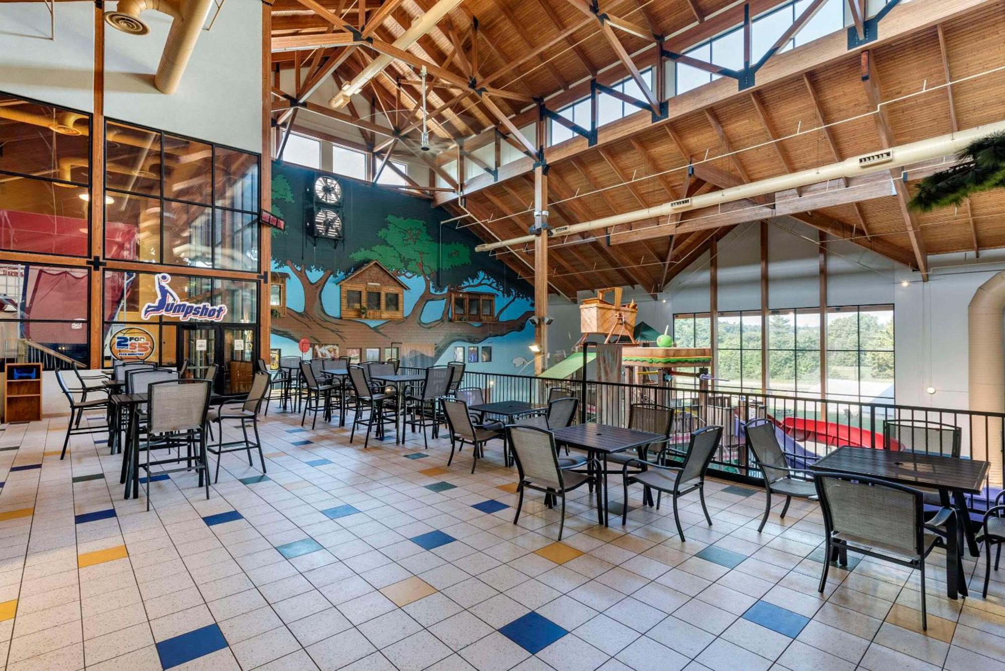 Three Bears Resort Waterpark Near Tomah Ascend Collection Warrens Экстерьер фото